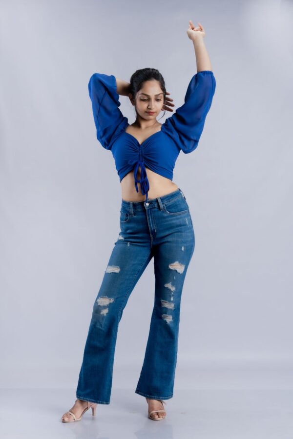 Crossing dark blue crop top