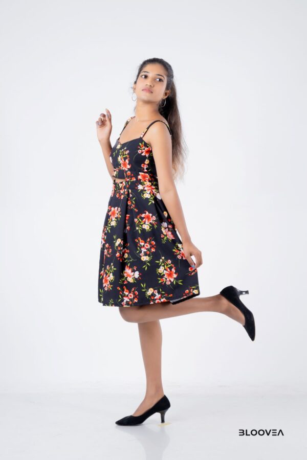 Sleeveless black flower printed short dress