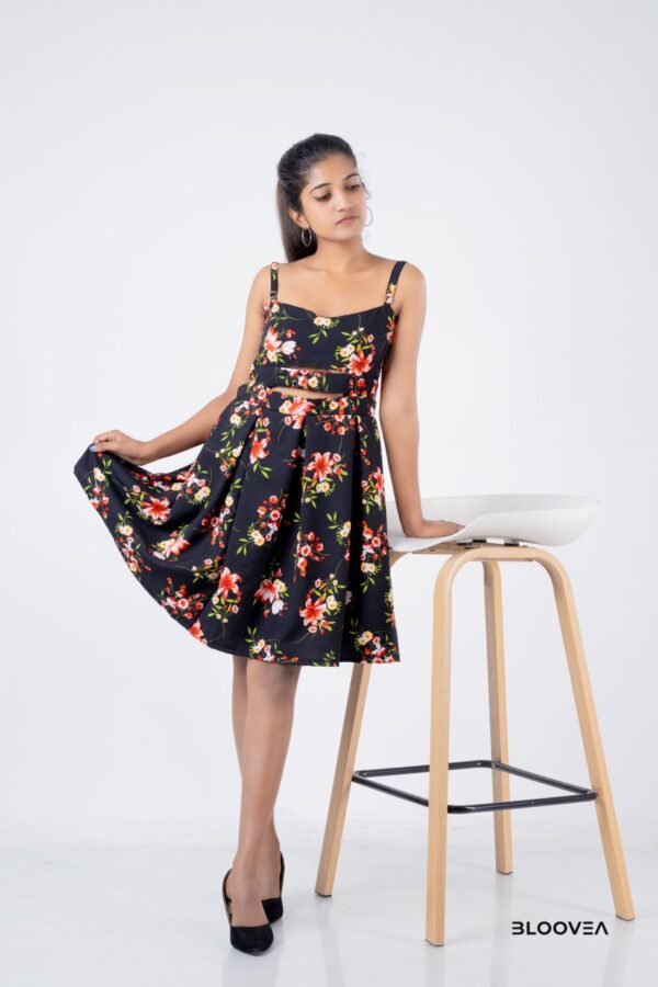 Sleeveless black flower printed short dress