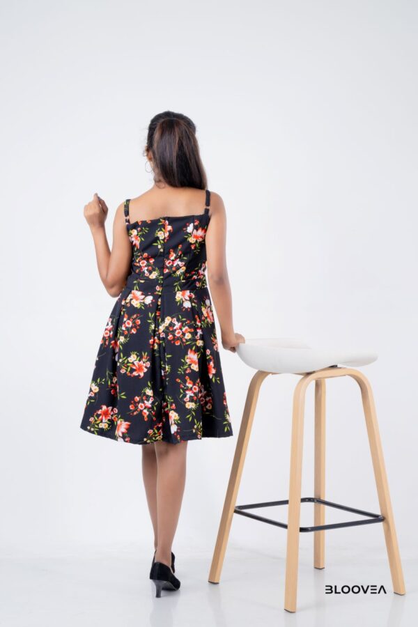 Sleeveless black flower printed short dress