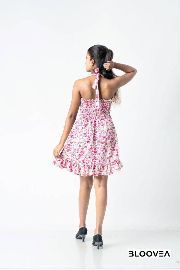 Sleeveless rosy short dress